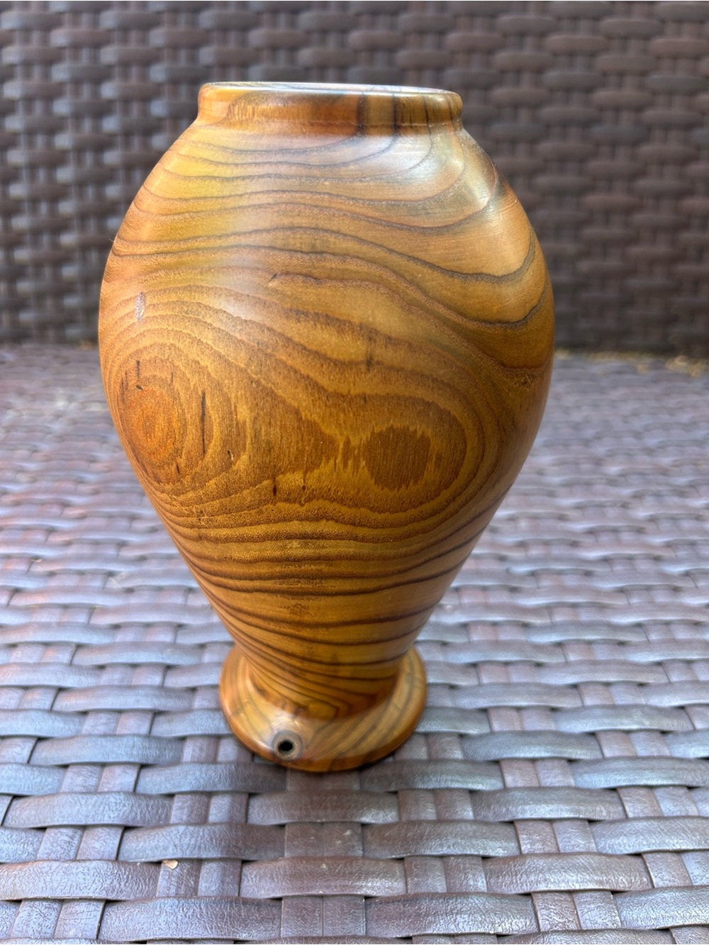 Unique Hand turned/signed Wood Vase in Warm Brown apprx 8”tall and 4” wide - Picture 4 of 9
